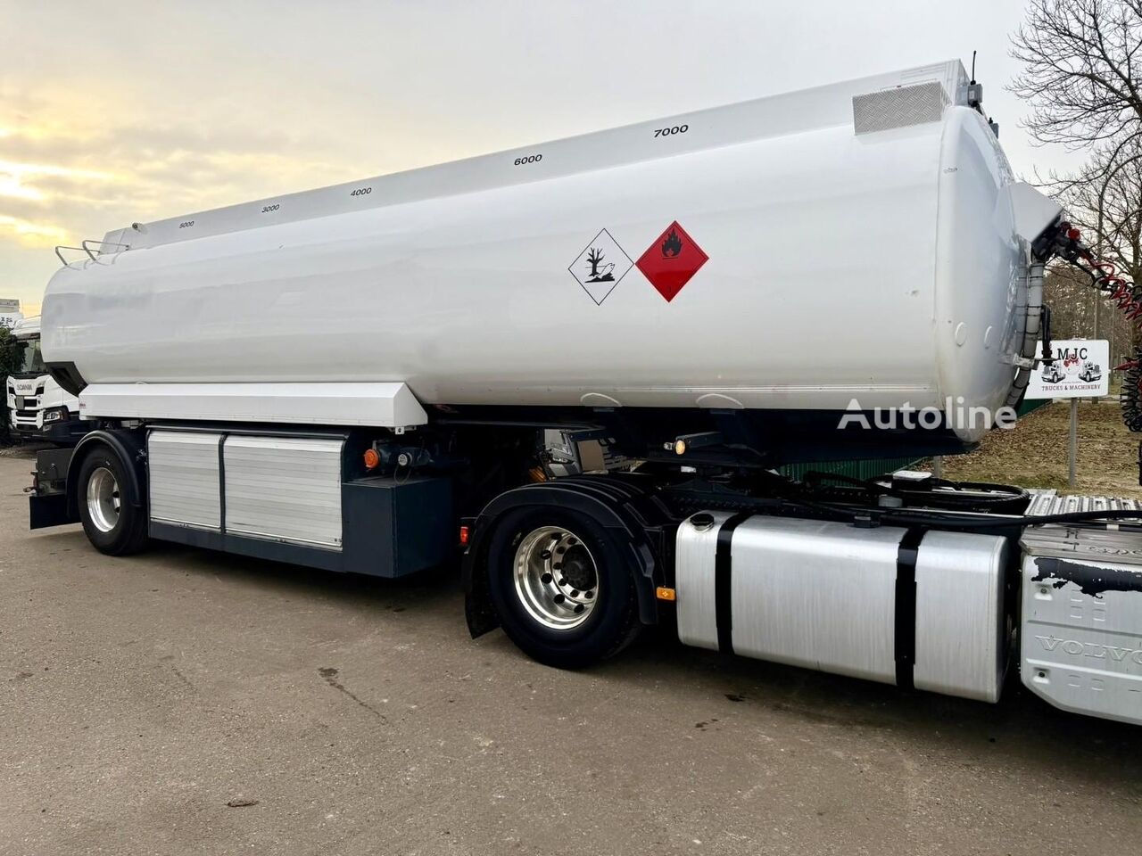 عربة الصهريج لنقل الوقود ومواد التشحيم LAG 1-AXLE FUEL TANKER / CITERNE MAZOUT 25.000L - 5 COMPARTIMENTS / - Autoline