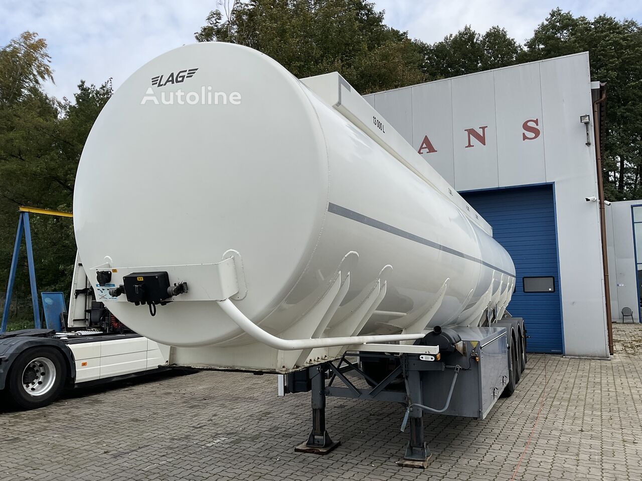 Cisterna de transporte de combustíveis LAG LGBF - Autoline
