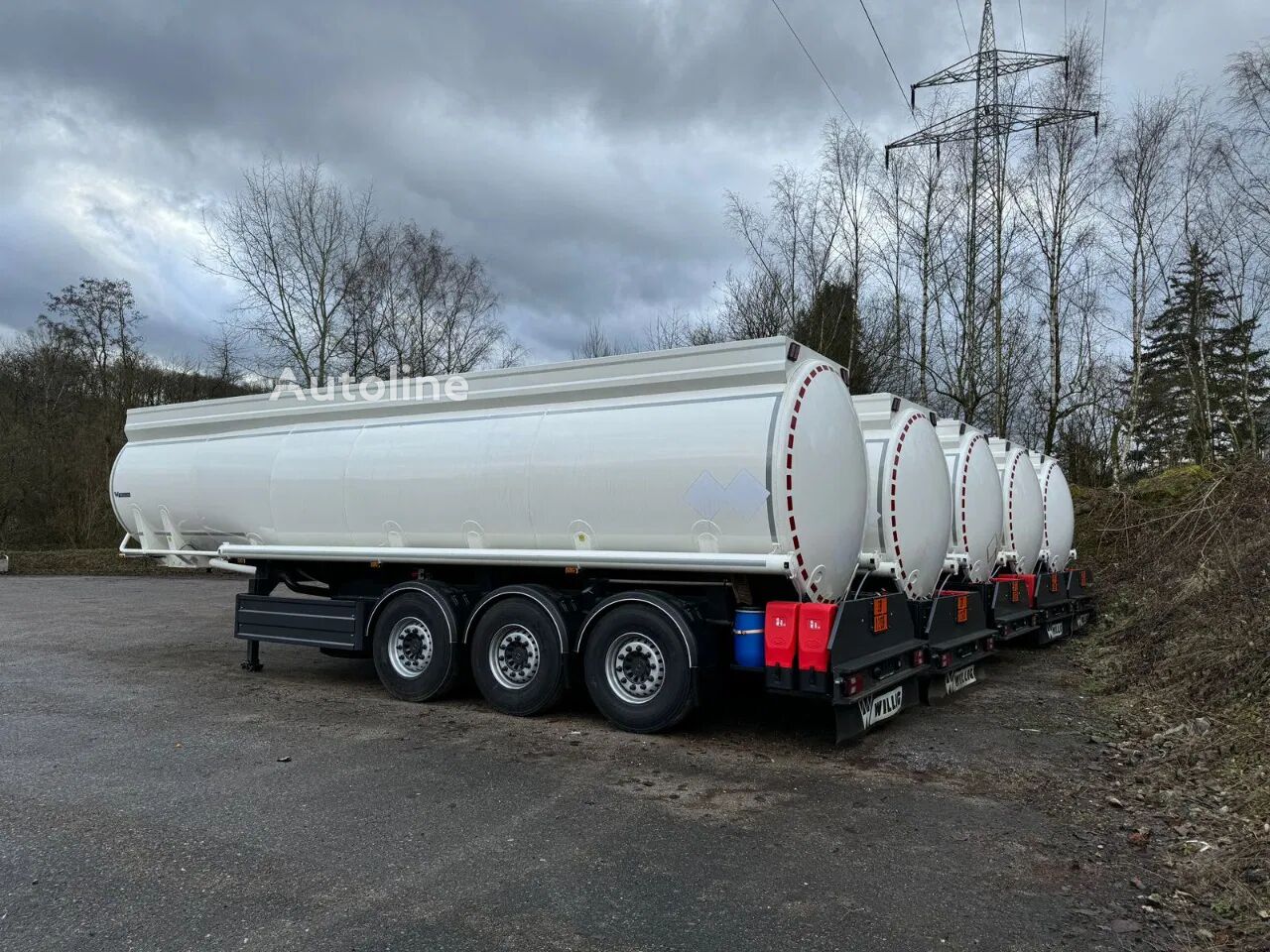 new Willig 35000 Ltr., 5 Kammern, ADR, SAF fuel tank semi-trailer