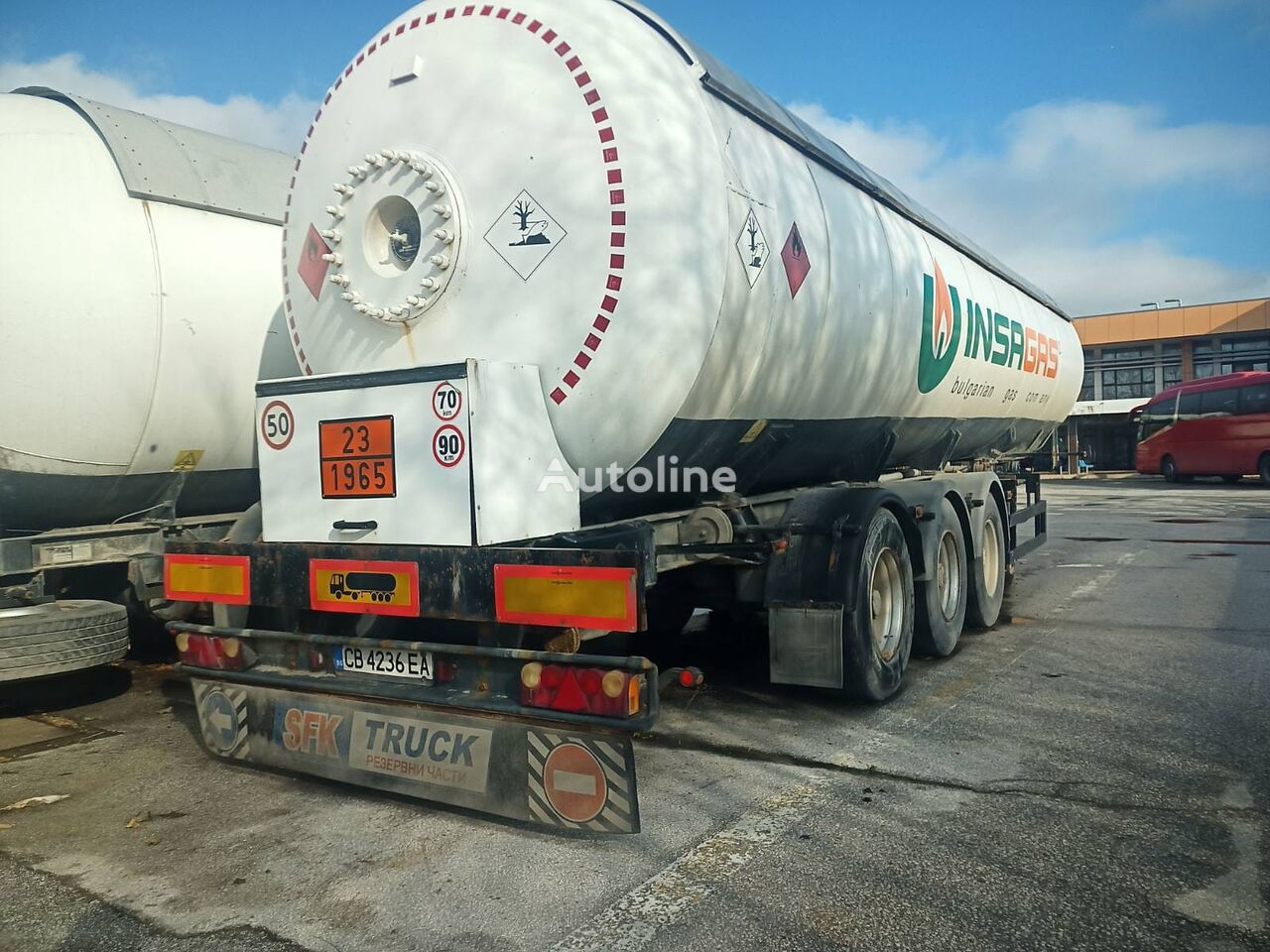 gas tank semi-trailer