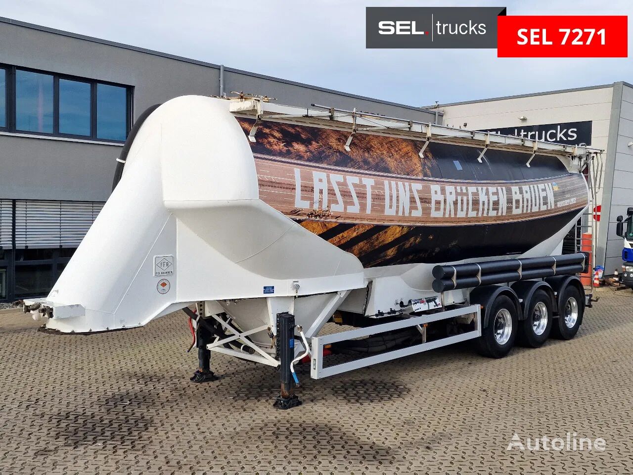 Feldbinder EUT 49.3 49.000 l / Liftachse silo tank trailer