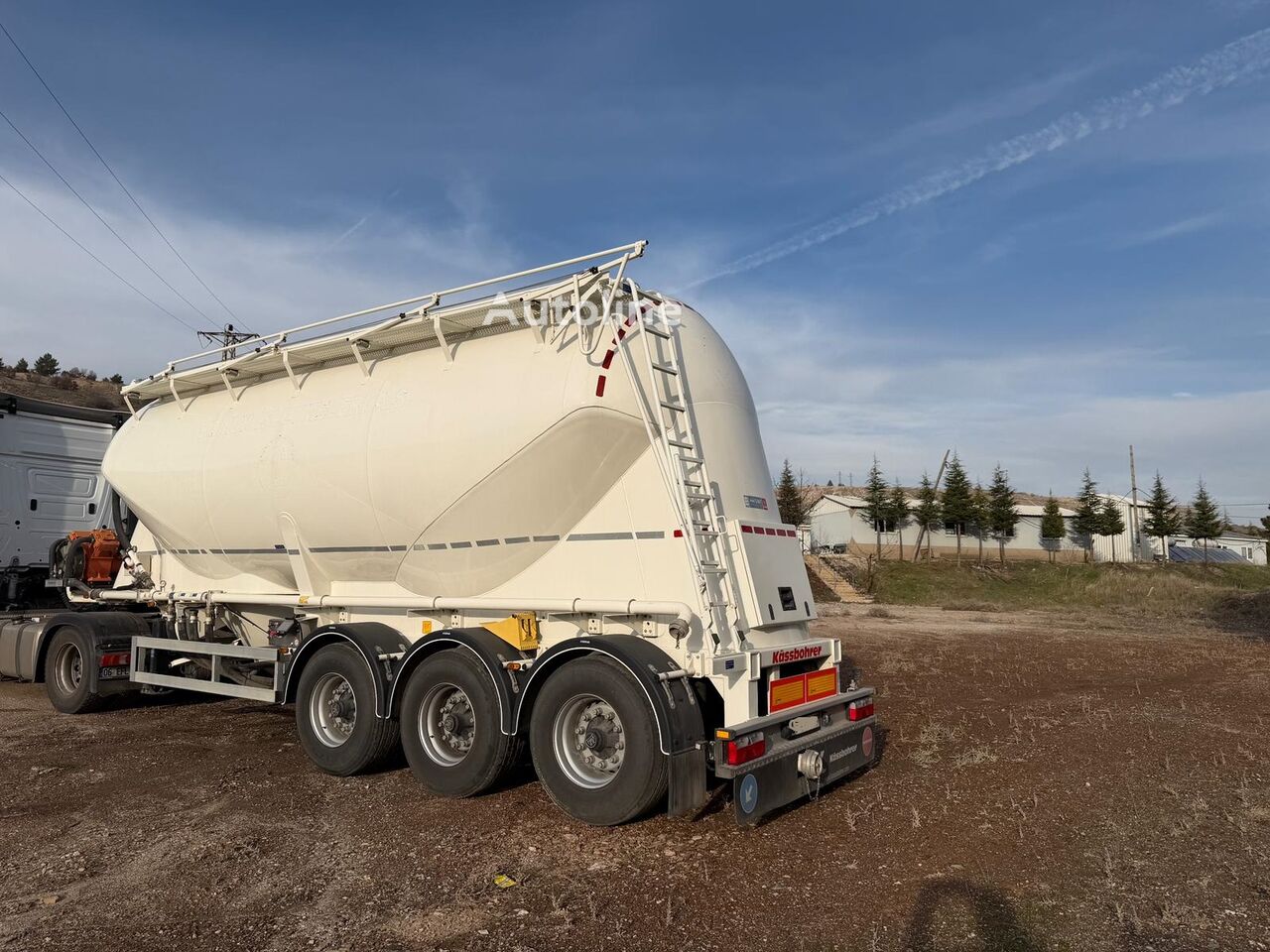 Kässbohrer 17 unit Aluminium Cement silo 35 m3 wıth diesel compüresör silo tankoplegger - Autoline