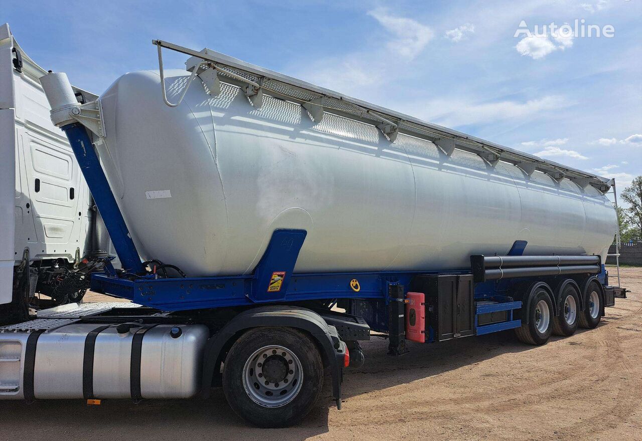 Spitzer silo tank trailer