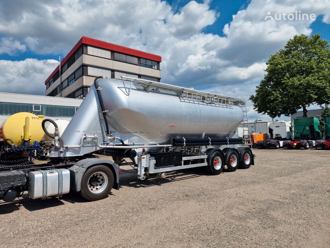 Spitzer silo tank trailer