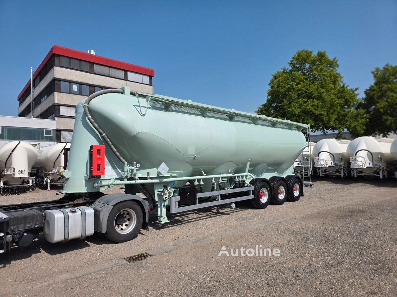 Spitzer silo tank trailer - Autoline