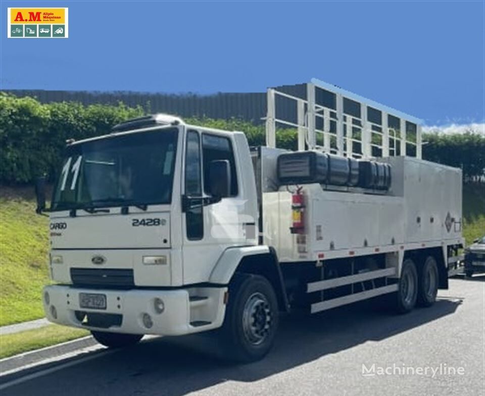 Ford CARGO 2428 E T 3-Eixos 2p  camión cisterna