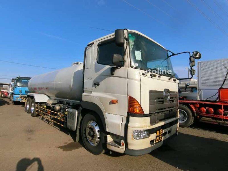 Hino PROFIA tankbil lastbil