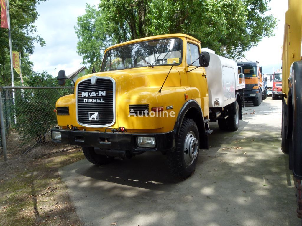 camião-tanque MAN 11.136 Fuel tanker - 4x4