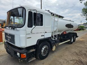 camion autocisterna MAN 26.322