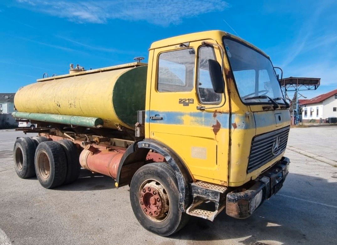 autocisterna sunkvežimis Mercedes-Benz 2219 6x4 Vízszállító Tartálykocsi