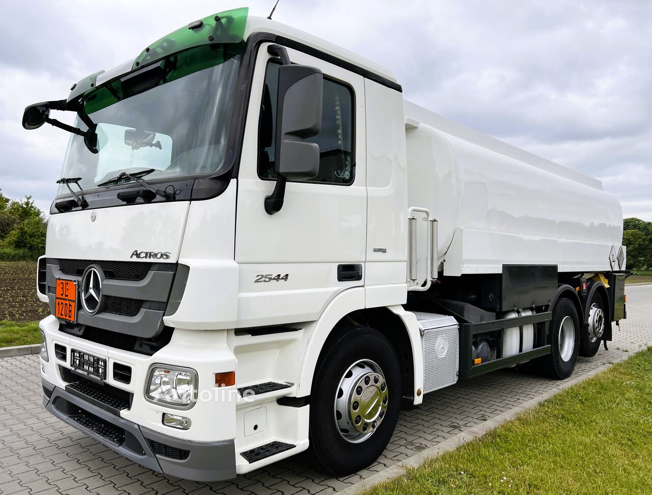 Tovornjak cisterna Mercedes-Benz Actros 2544 L Tankwagen A1 Benzin Diesel ESTERER naprodaj | Autoline SI Tovornjak cisterna Mercedes-Benz Actros 2544 L Tankwagen A1 Benzin Diesel ESTERER - Autoline