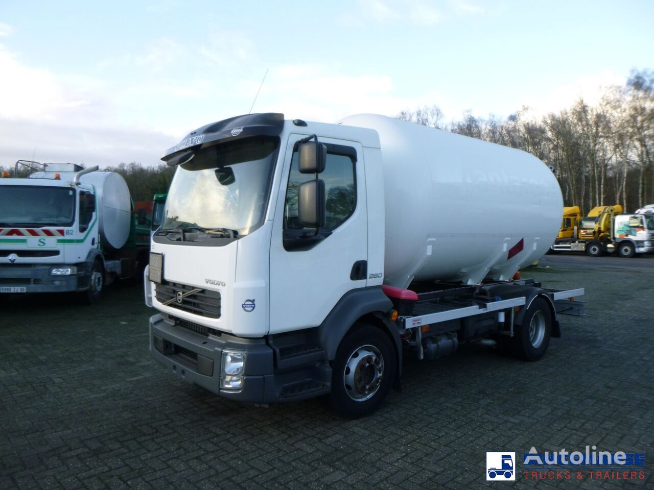 Volvo FL 260 4x2 gas tank 13.9 m3 camión cisterna