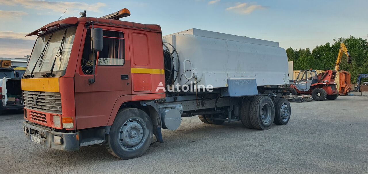 Volvo FL 7 camión cisterna