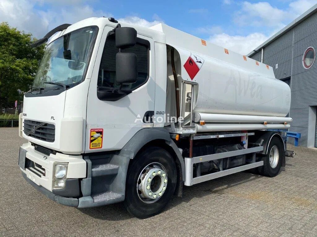 camion-citerne Volvo FL7-290 / 5 COMPARTIMENTS / 13000 LITER TOTAL / PUMP / ONLY:2881