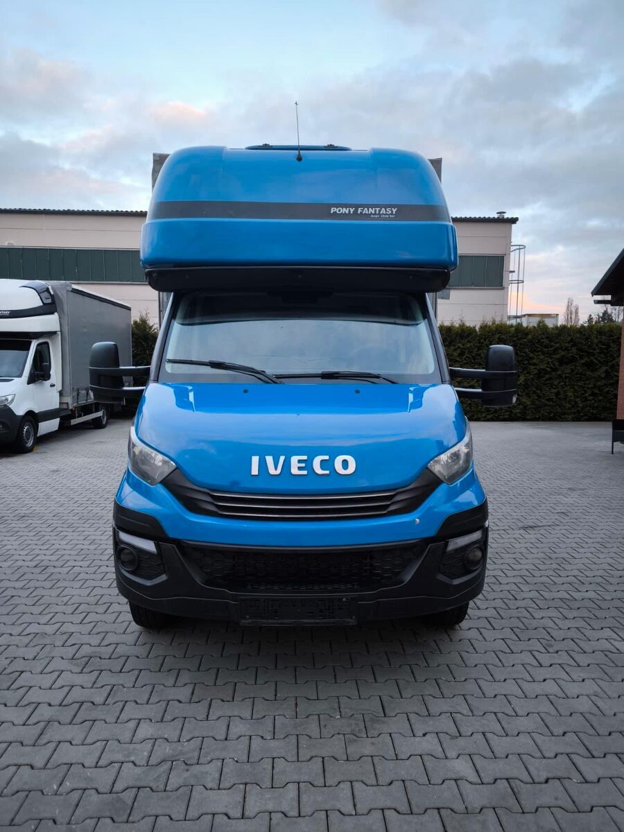 Camion cu platformă acoperită cu prelatăIVECO Daily 50C/35