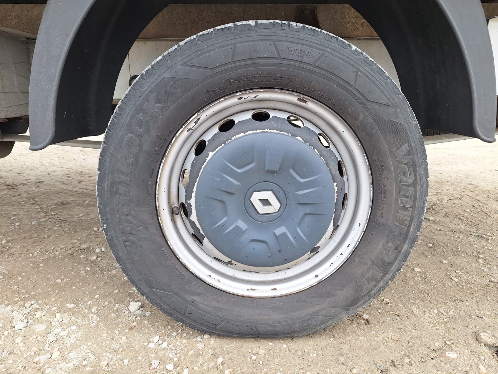 Renault Master 170 DCi – Pritsche + Plane + 1 Bed