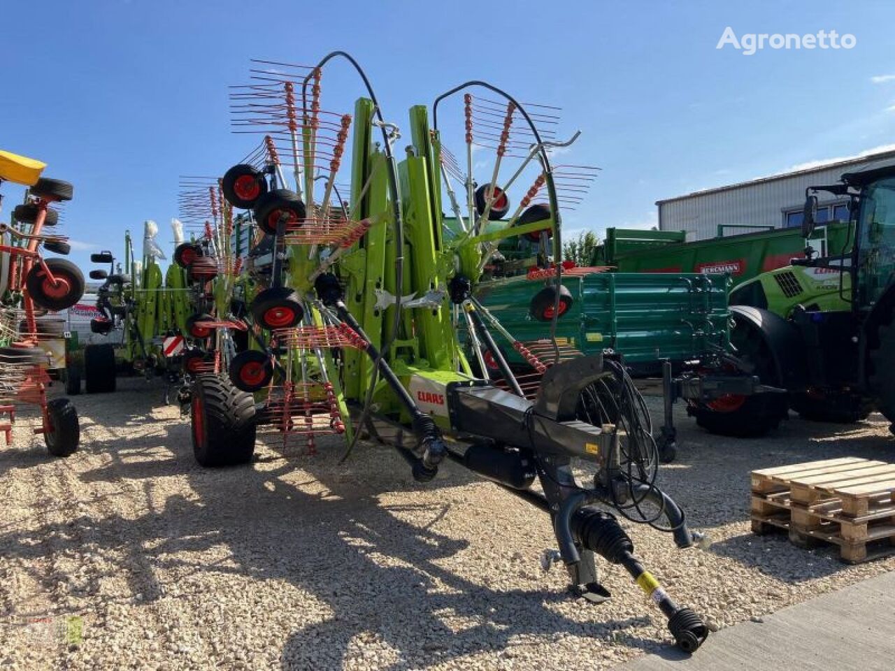 Claas LINER 4800 TREND CLAAS SCHWADE pöyhin