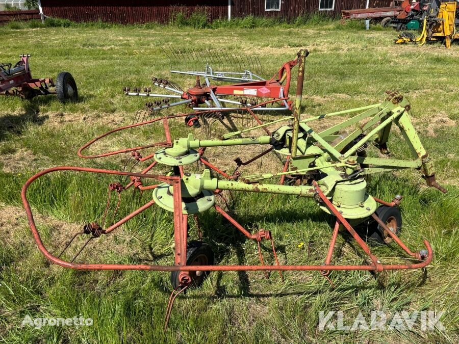 Claas WA 450 tedder