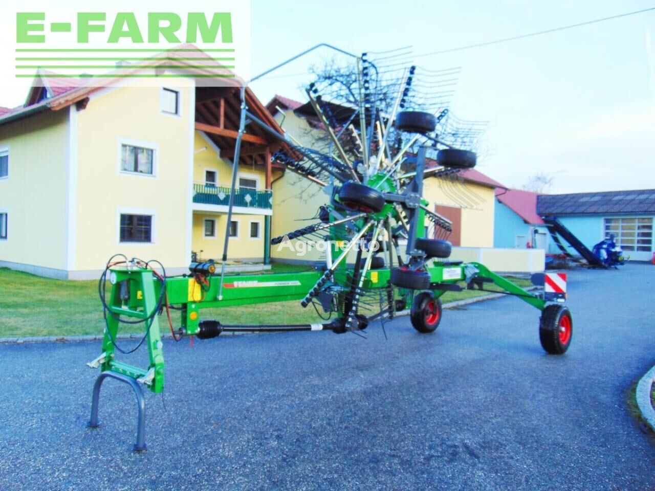 máy giũ cỏ Fendt former 1452