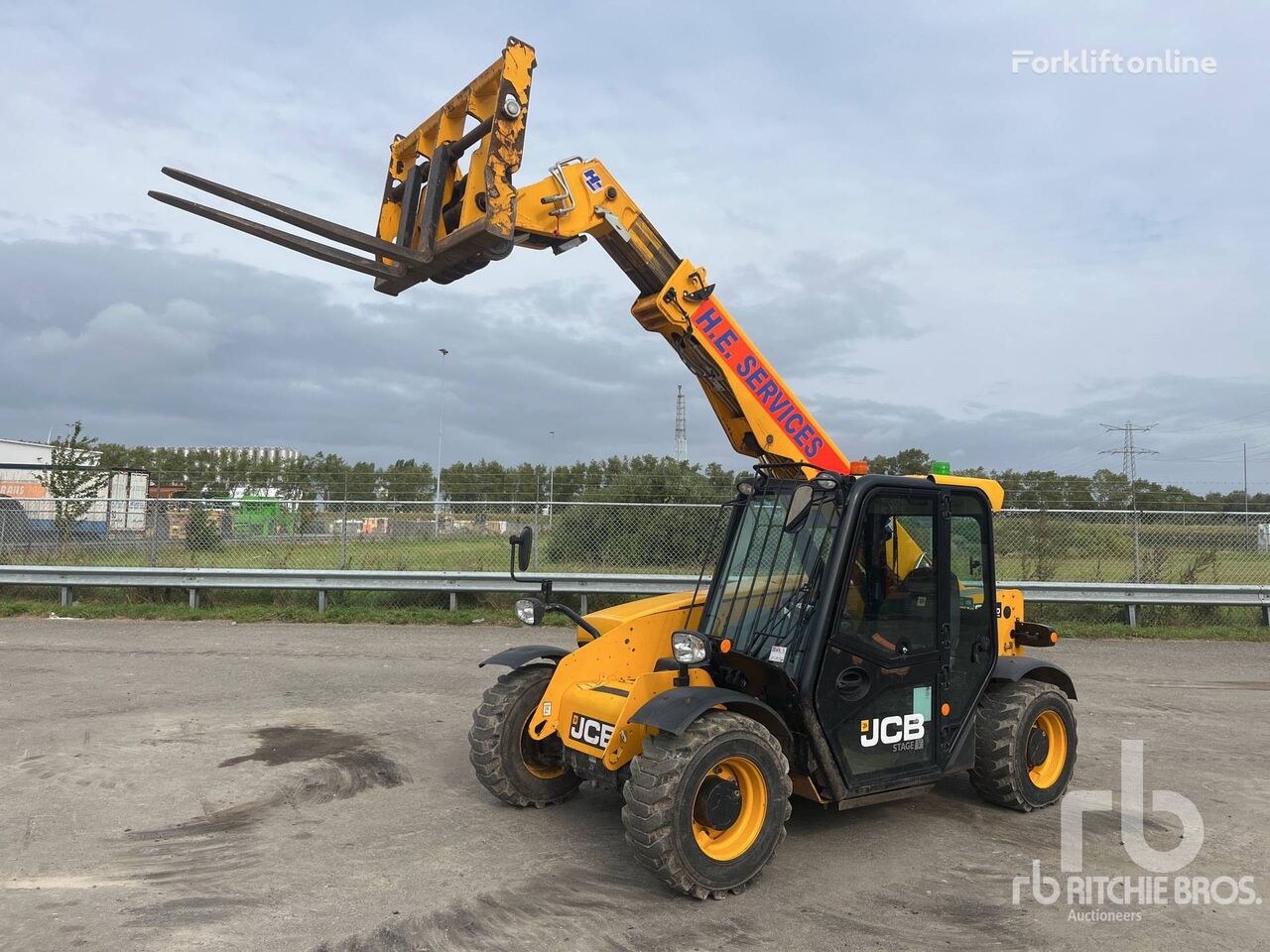 телескопический погрузчик JCB 525-60