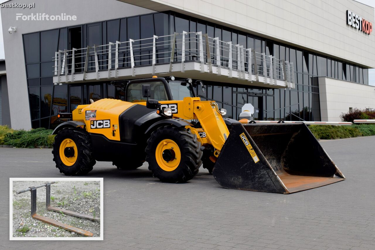 JCB 527-58 Poultry Master telehandler