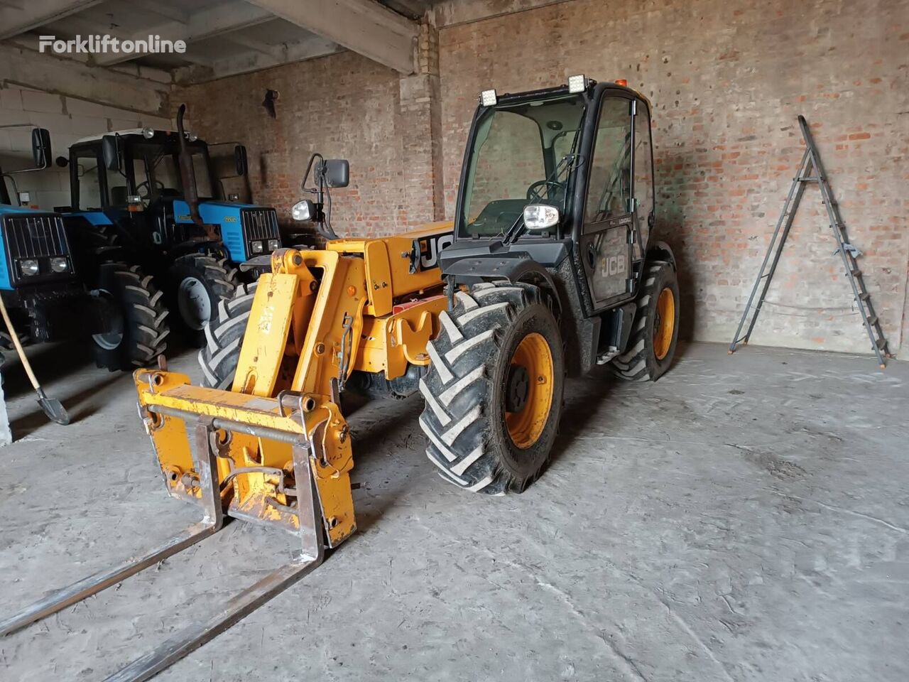 JCB 531-70 v Lizynh telehandler