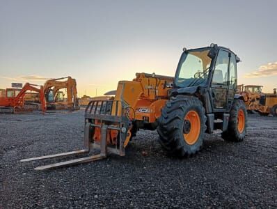 телескопски натоварувач JCB 535-95 AGRI SUPER