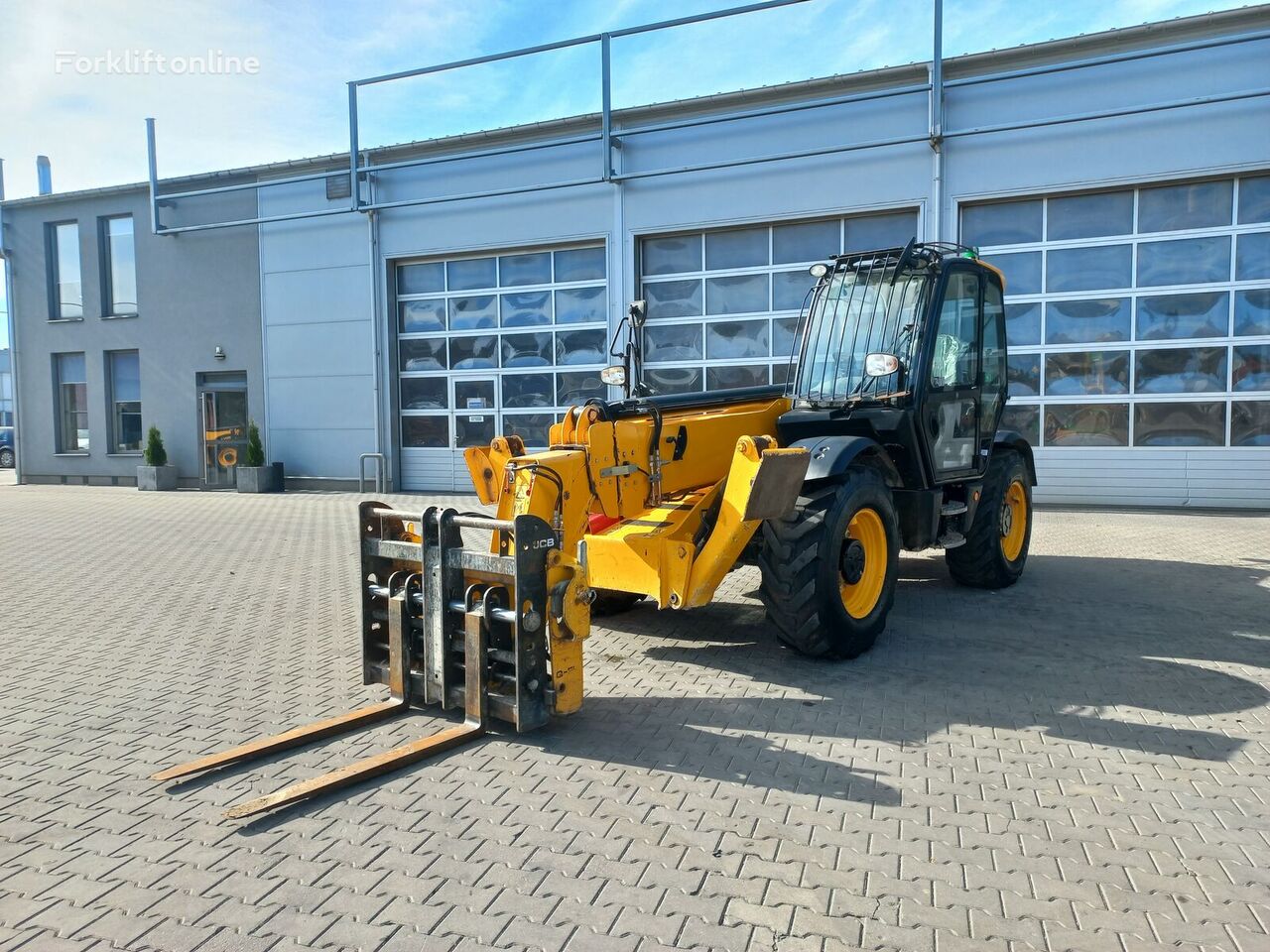 JCB 540-140 telehandler