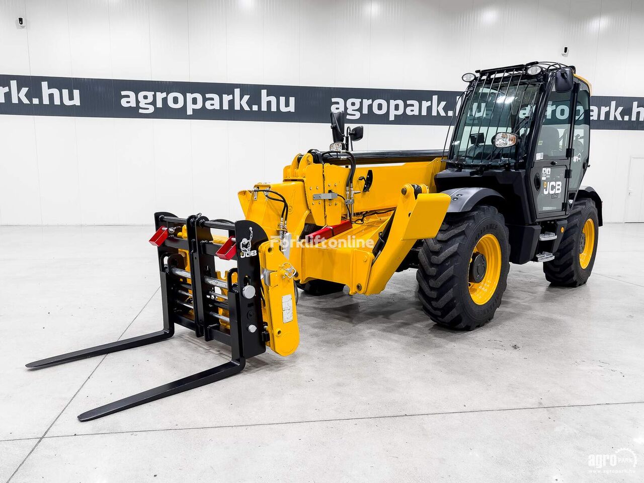 رافعة تلسكوبية JCB 540-140 Sway