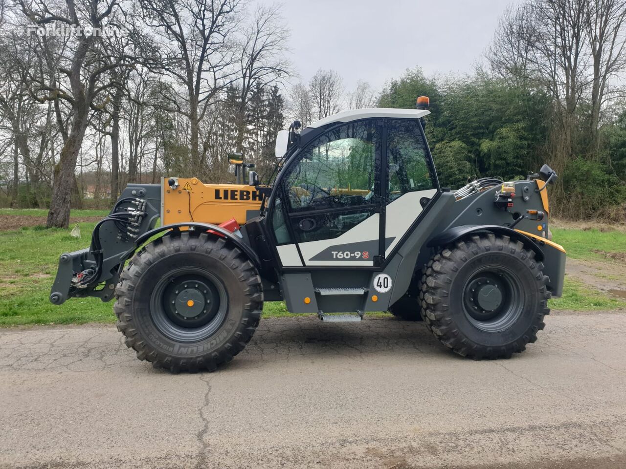 Liebherr T 60-9s telehandler