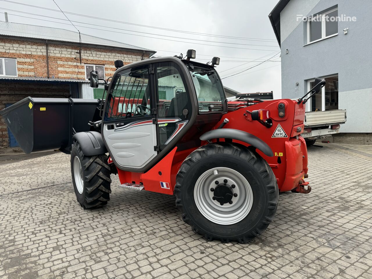 Manitou MT 732 telehandler