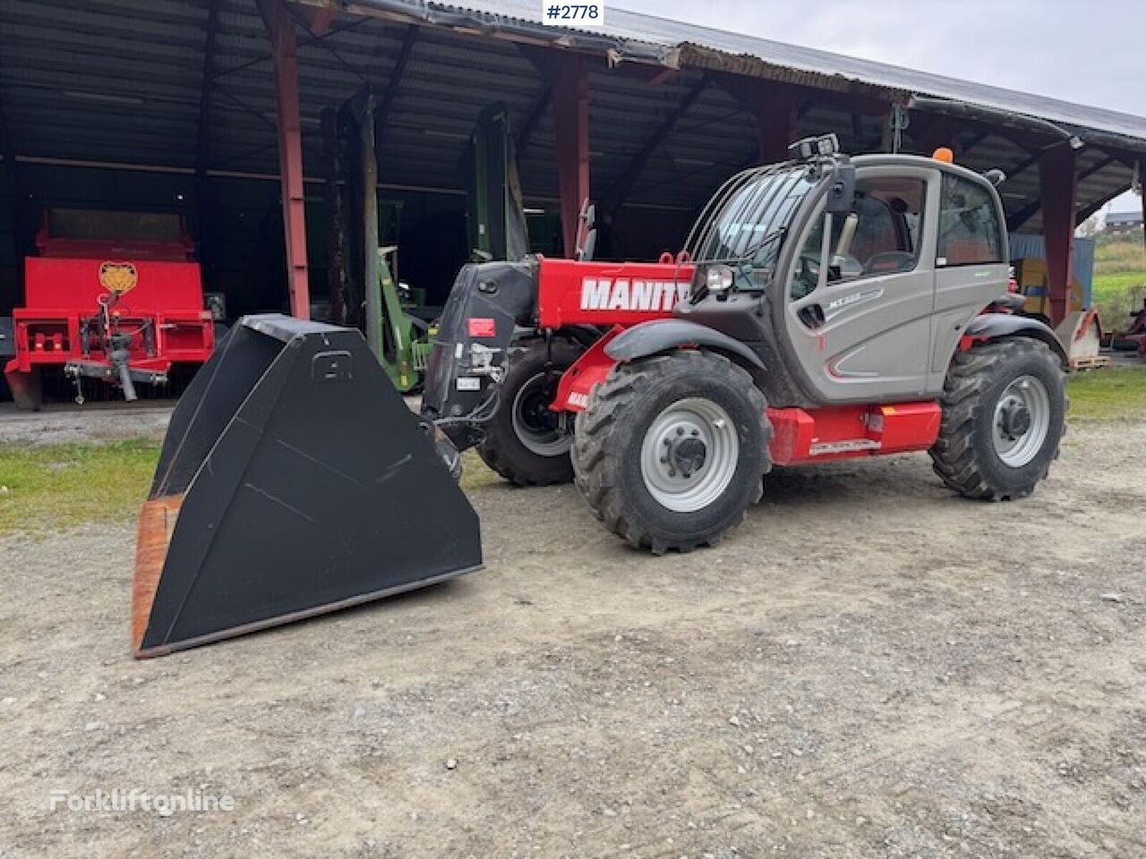 Manitou MT835 telehandler