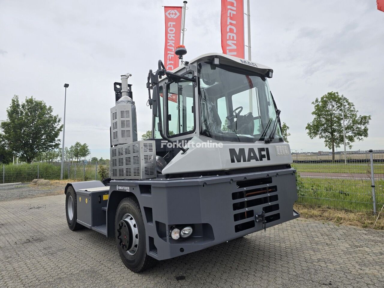 Mafi R336 terminal tractor