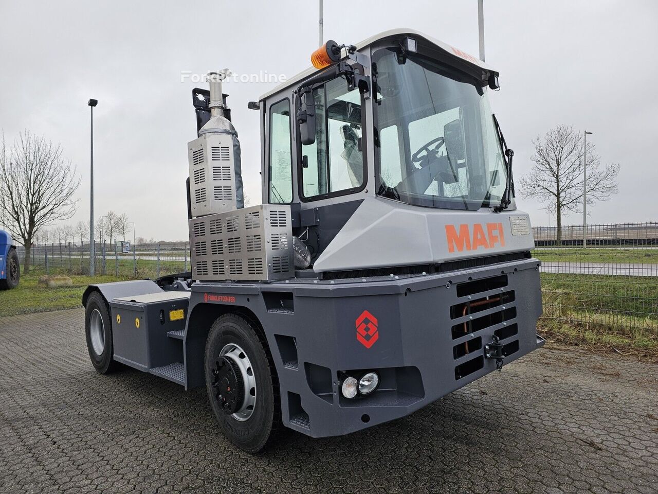 Mafi R336 terminal tractor