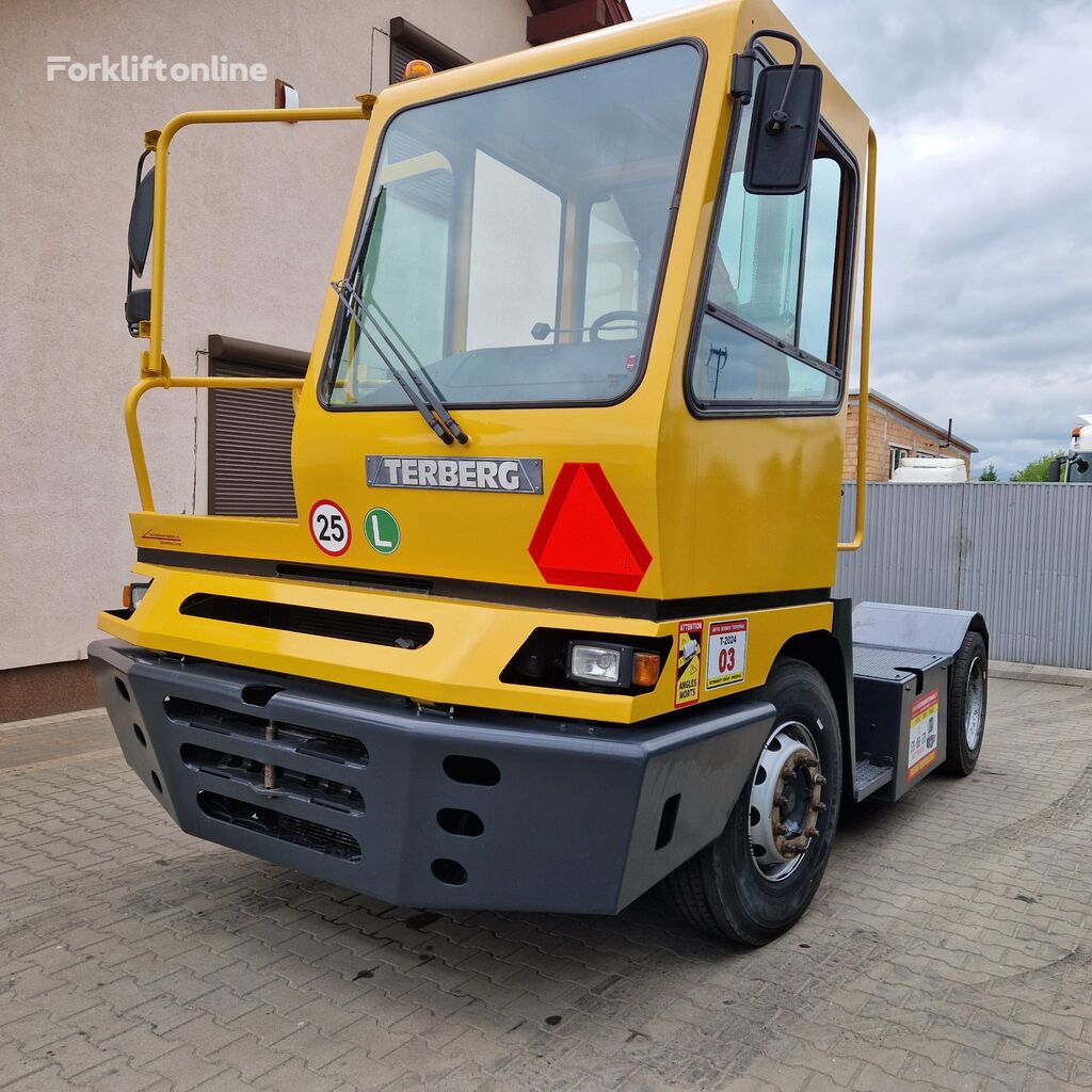 tracteur portuaire Terberg YT182