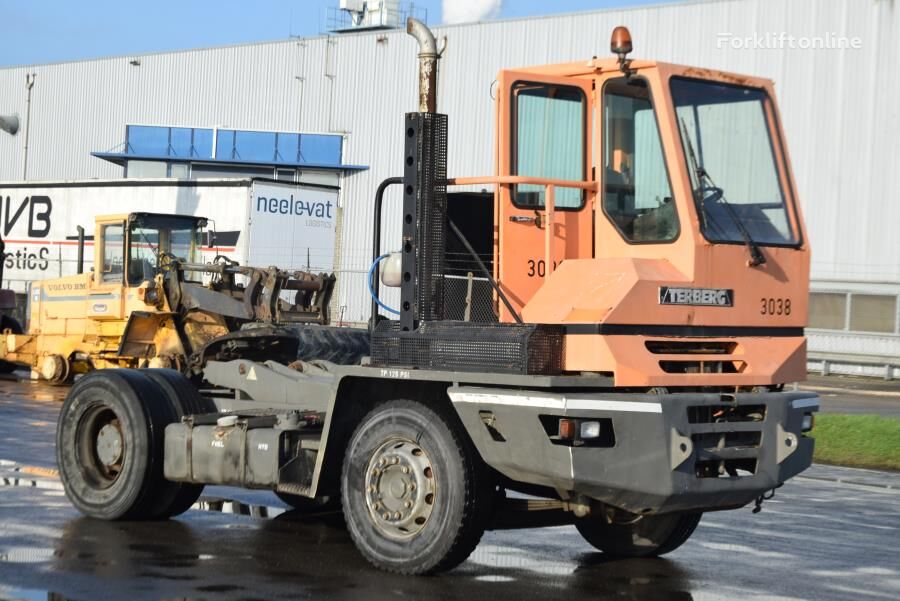 tracteur portuaire Terberg YT220