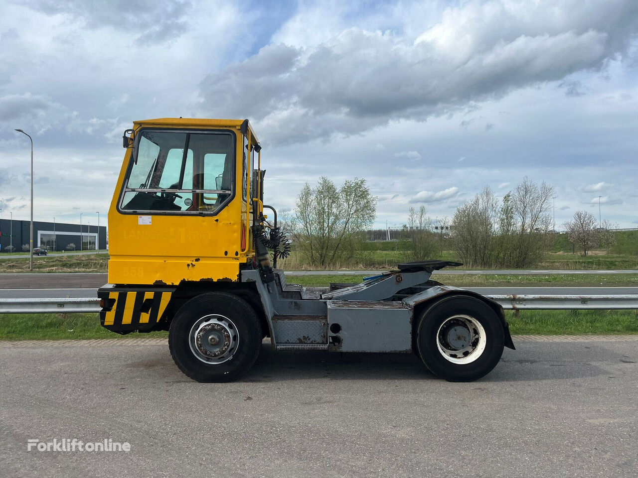 tracteur portuaire Terberg YT220