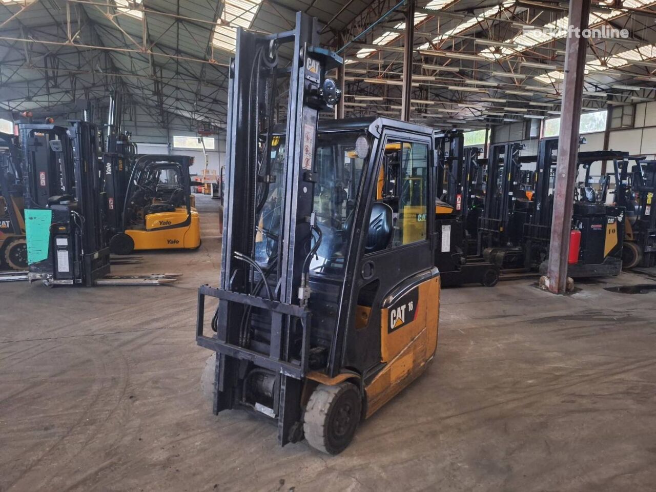 Caterpillar EP16CPNT three-wheel forklift