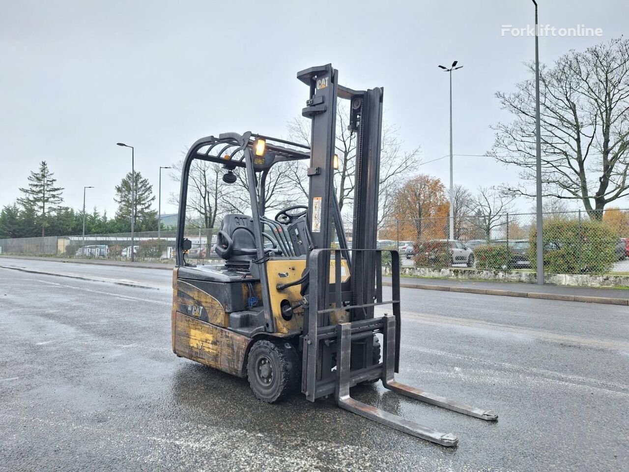 Caterpillar EP16NT three-wheel forklift