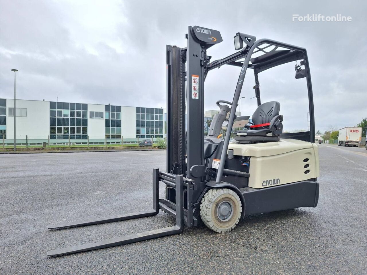 Crown SCT6040-1,6 three-wheel forklift