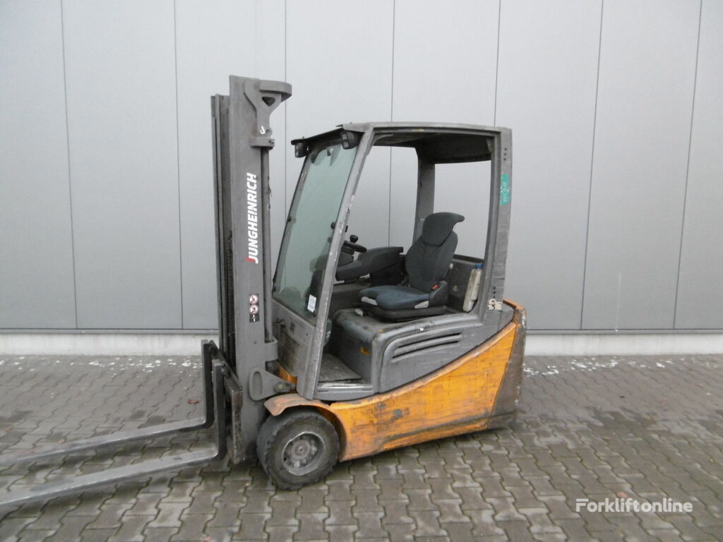 Jungheinrich EFG 218 GE120-330ZZ three-wheel forklift