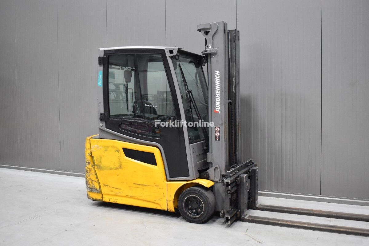 forklift dengan tiga roda Jungheinrich EFG 220