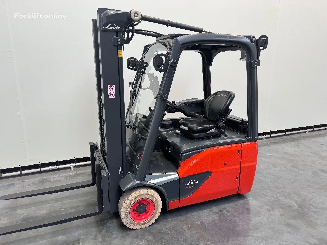 Linde E 16-02 kolmipyöräinen trukki - Forkliftonline