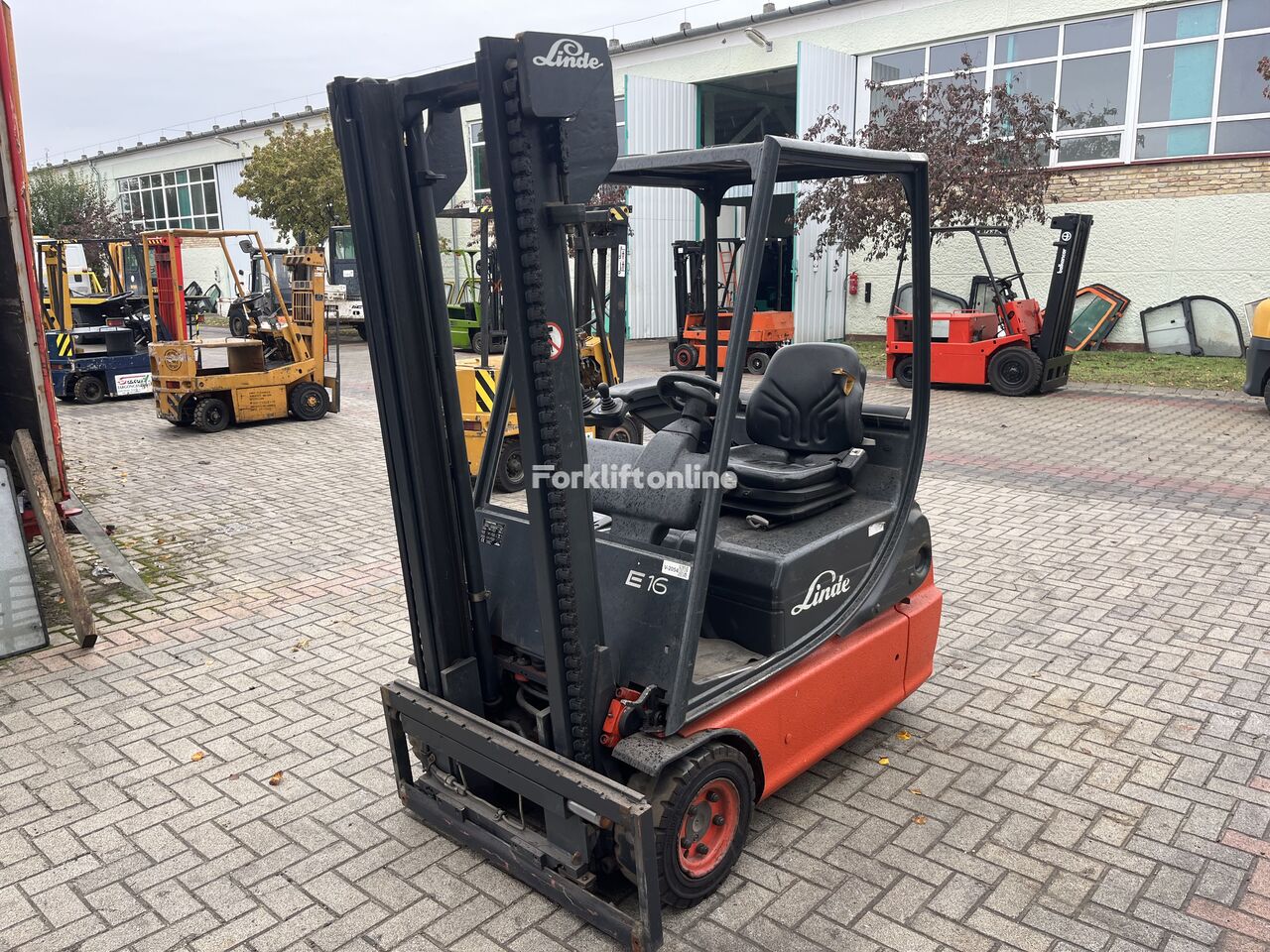 forklift dengan tiga roda Linde E16C-02      V-2054