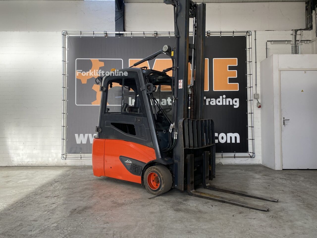 بيع ذات ثلاث عجلات رافعة شوكي Linde E20L-02 Full cab | Forkliftonline SA ذات ثلاث عجلات رافعة شوكي Linde E20L-02 Full cab - Forkliftonline