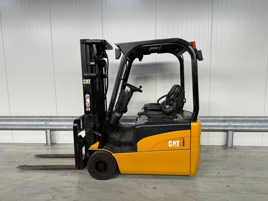 Still R50-15 three-wheel forklift