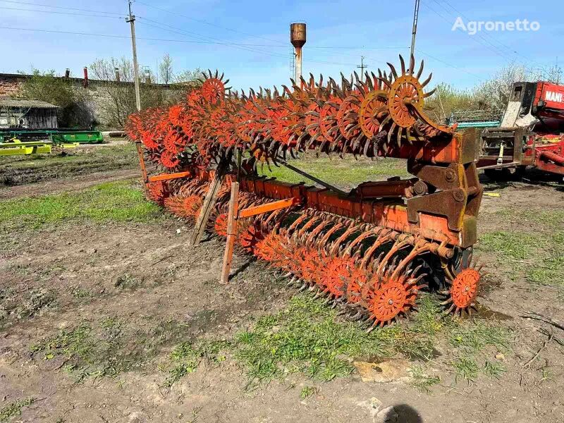 YETTER 13.5 power harrow