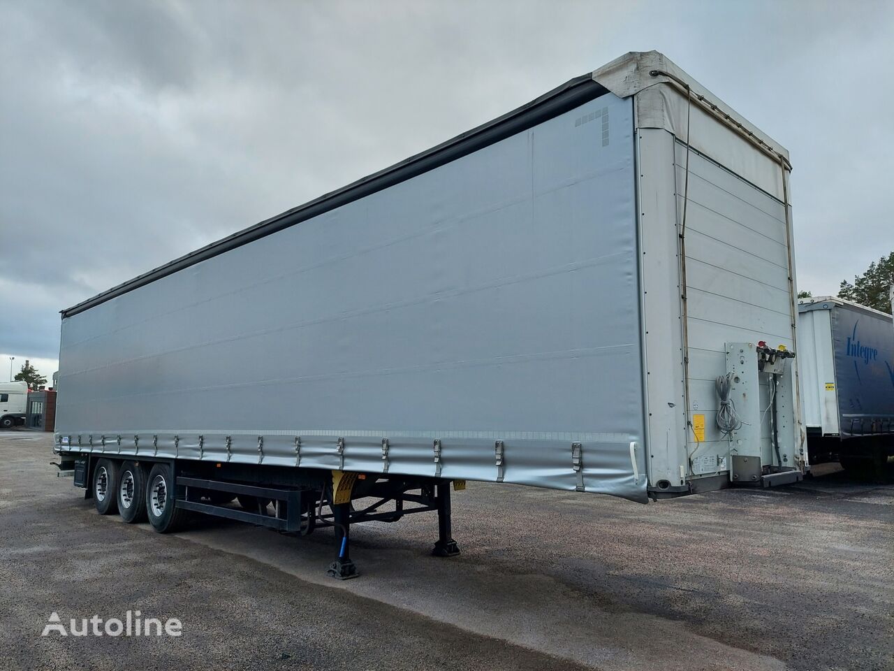 Schmitz SCS 24 tilt semi-trailer