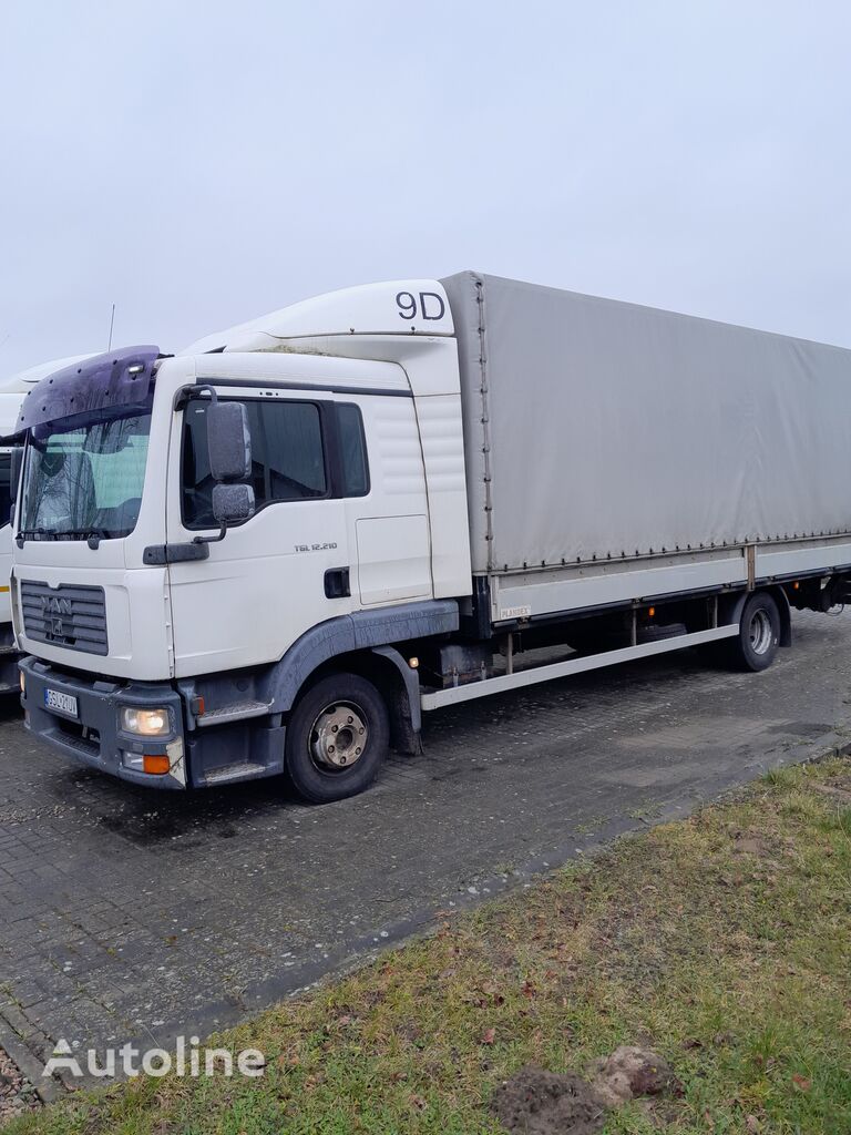 camion bâché MAN TGL 12210