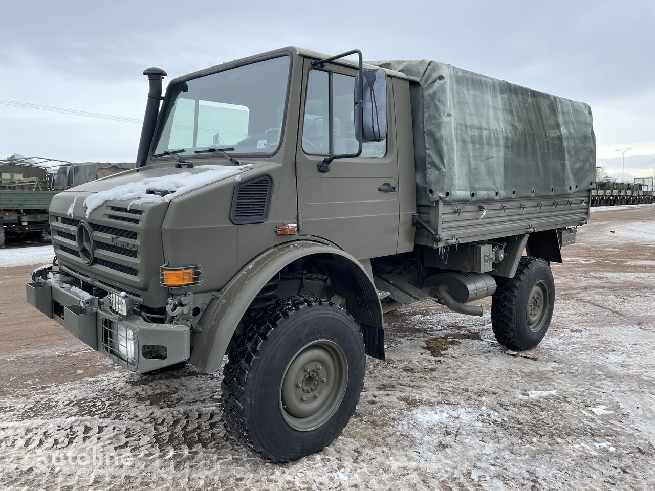 صندوق خلفي مغطى Mercedes-Benz Unimog U 4000 - Autoline